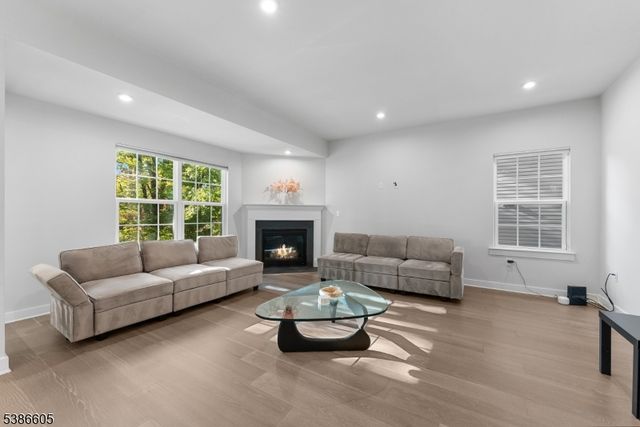 58 Oakwood Blvd, Union Twp., NJ 08827