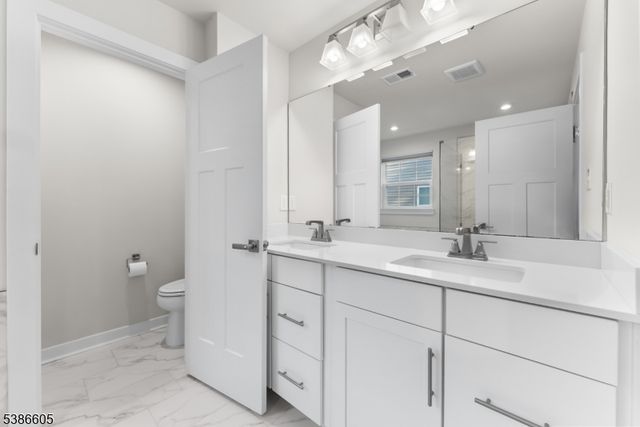 58 Oakwood Blvd, Union Twp., NJ 08827