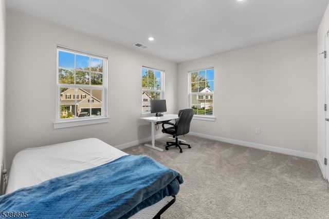 58 Oakwood Blvd, Union Twp., NJ 08827