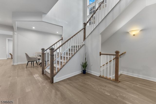 58 Oakwood Blvd, Union Twp., NJ 08827