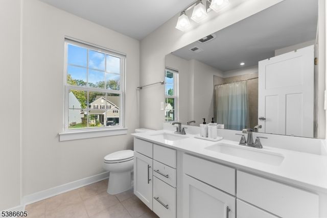 58 Oakwood Blvd, Union Twp., NJ 08827