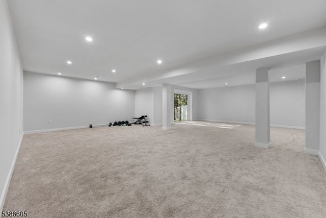 58 Oakwood Blvd, Union Twp., NJ 08827