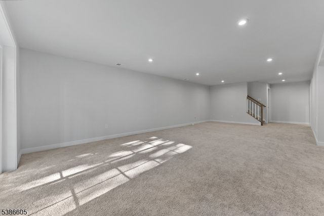 58 Oakwood Blvd, Union Twp., NJ 08827