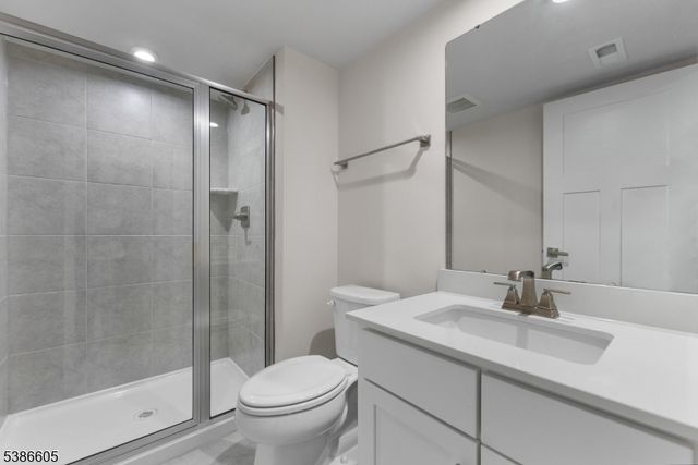 58 Oakwood Blvd, Union Twp., NJ 08827