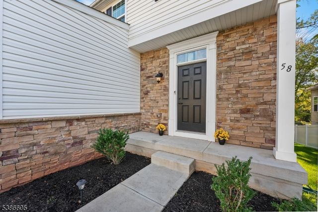 58 Oakwood Blvd, Union Twp., NJ 08827