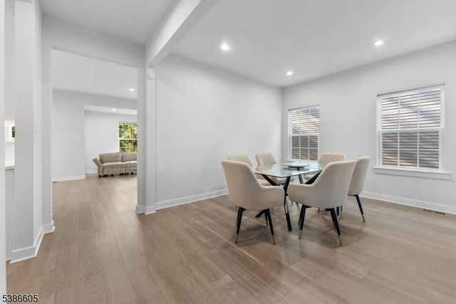 58 Oakwood Blvd, Union Twp., NJ 08827