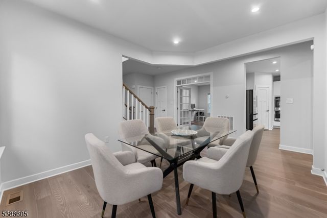 58 Oakwood Blvd, Union Twp., NJ 08827