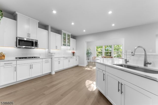 58 Oakwood Blvd, Union Twp., NJ 08827