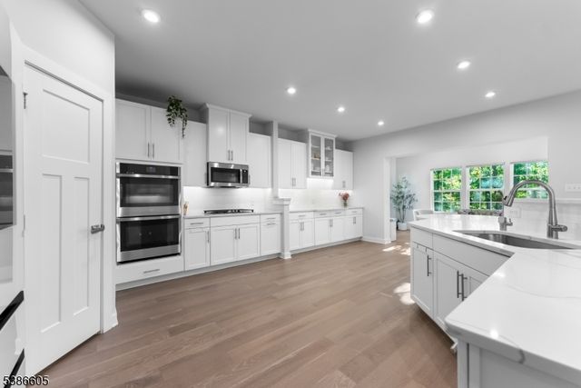 58 Oakwood Blvd, Union Twp., NJ 08827