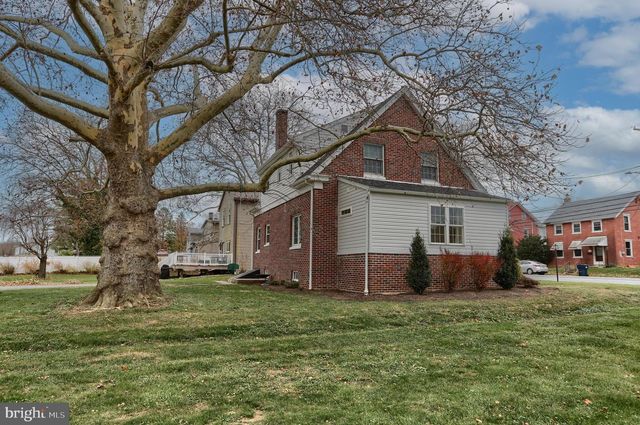 23 MAIN ST, Womelsdorf, PA 19567