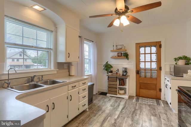 23 MAIN ST, Womelsdorf, PA 19567