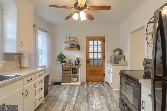 23 MAIN ST, Womelsdorf, PA 19567