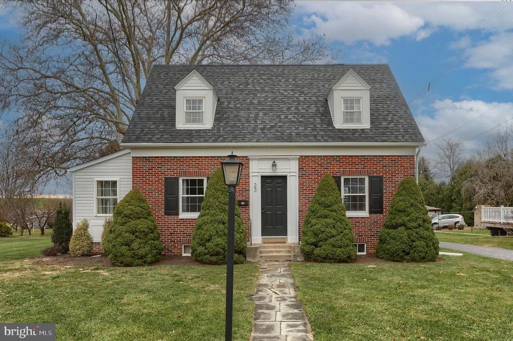 23 MAIN ST, Womelsdorf, PA 19567