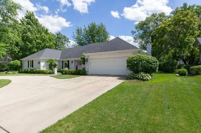 1010 Thunderbird Lane, Naperville, IL 60563