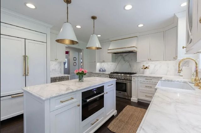 1010 Thunderbird Lane, Naperville, IL 60563
