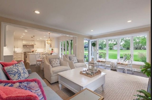 1010 Thunderbird Lane, Naperville, IL 60563
