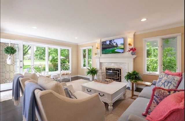 1010 Thunderbird Lane, Naperville, IL 60563