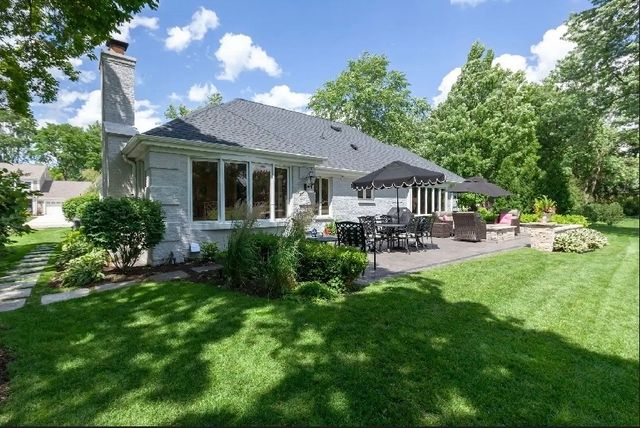 1010 Thunderbird Lane, Naperville, IL 60563