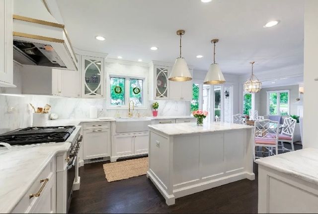 1010 Thunderbird Lane, Naperville, IL 60563