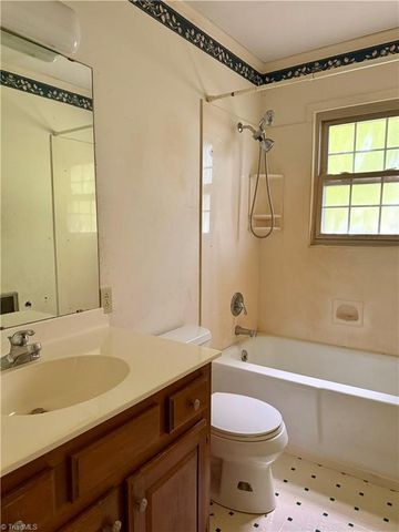 542 Wr Gillespie Road, Dobson, NC 27017