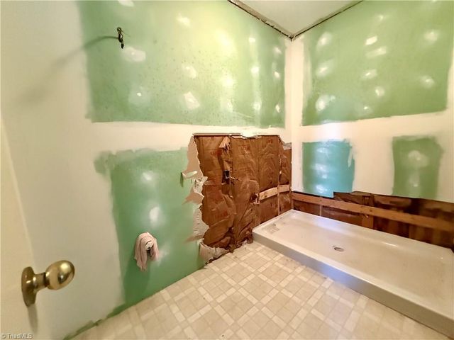 542 Wr Gillespie Road, Dobson, NC 27017