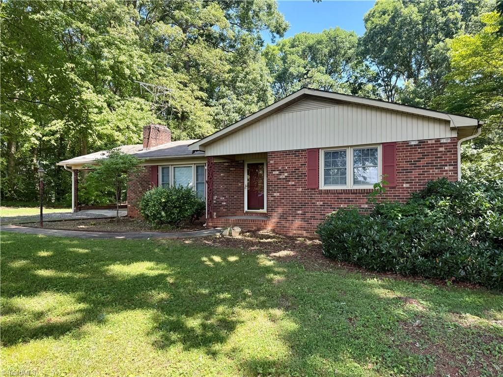 542 Wr Gillespie Road, Dobson, NC 27017