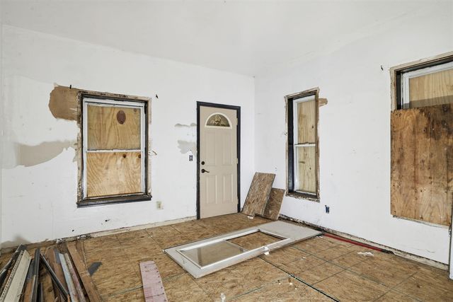 877 Oakland Avenue, Grand Rapids, MI 49503