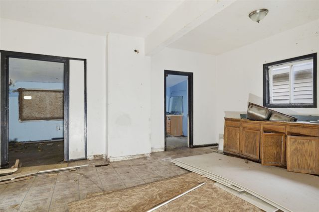 877 Oakland Avenue, Grand Rapids, MI 49503