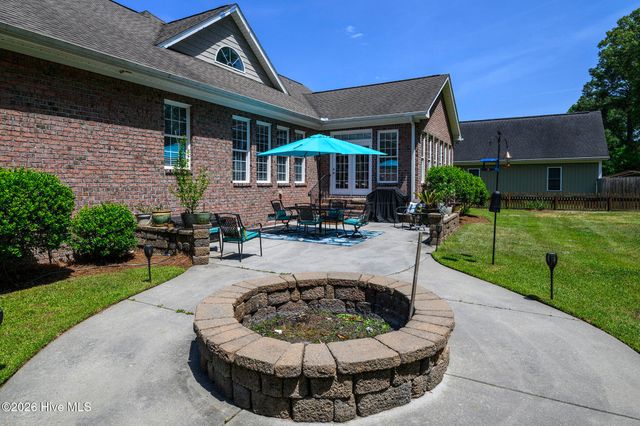 135 Staffordshire Drive, New Bern, NC 28562