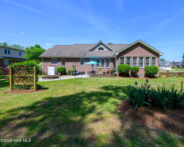 135 Staffordshire Drive, New Bern, NC 28562