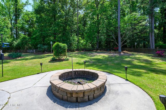 135 Staffordshire Drive, New Bern, NC 28562