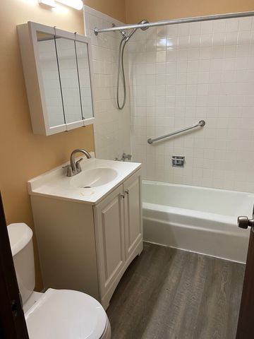 8541 Lotus Avenue 711, Skokie, IL 60077