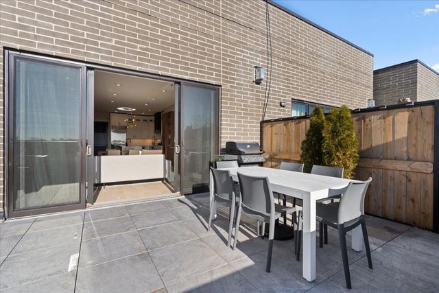 1767 W Rosehill Drive 403, Chicago, IL 60660