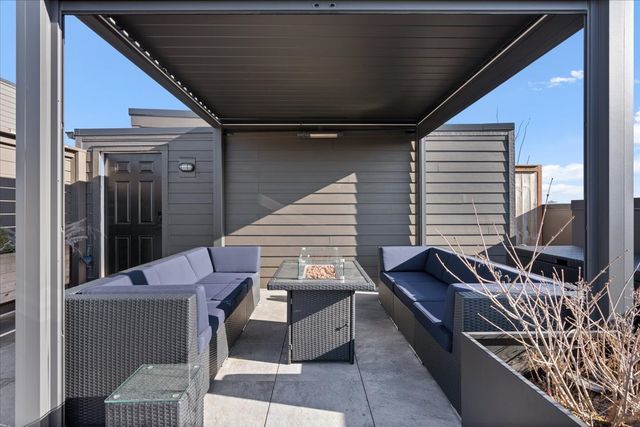 1767 W Rosehill Drive 403, Chicago, IL 60660