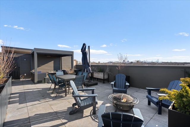 1767 W Rosehill Drive 403, Chicago, IL 60660