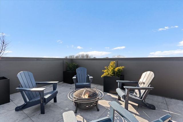 1767 W Rosehill Drive 403, Chicago, IL 60660