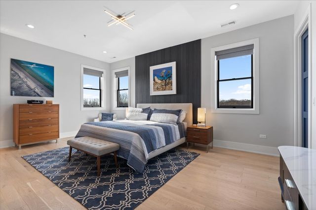 1767 W Rosehill Drive 403, Chicago, IL 60660