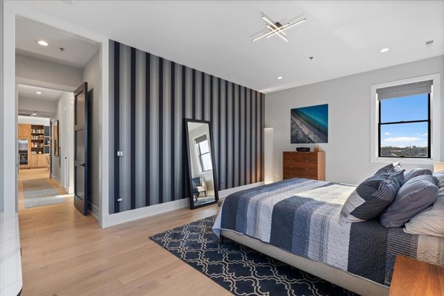 1767 W Rosehill Drive 403, Chicago, IL 60660