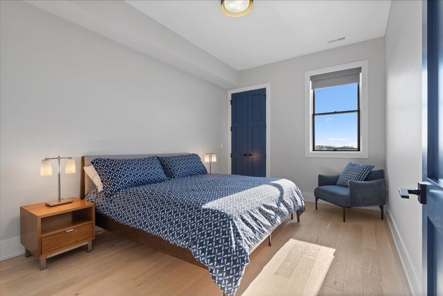 1767 W Rosehill Drive 403, Chicago, IL 60660