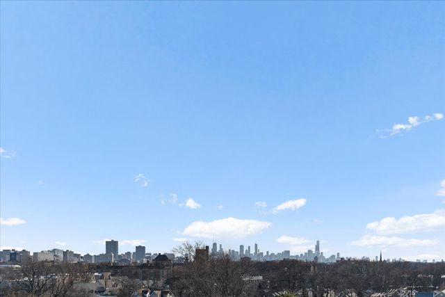 1767 W Rosehill Drive 403, Chicago, IL 60660