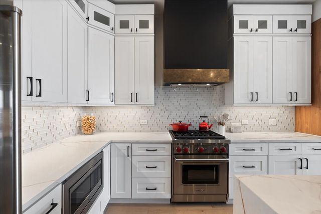 1767 W Rosehill Drive 403, Chicago, IL 60660