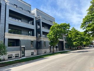 1767 W Rosehill Drive 403, Chicago, IL 60660