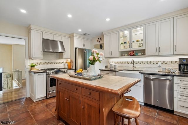 4 Elkin Dr, Livingston Twp., NJ 07039