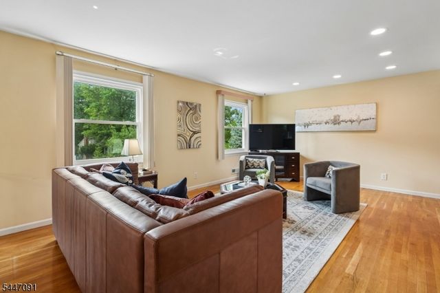 4 Elkin Dr, Livingston Twp., NJ 07039