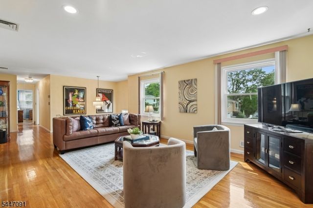 4 Elkin Dr, Livingston Twp., NJ 07039