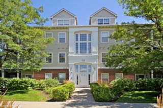 3299 Stratford Court 2A, Lake Bluff, IL 60044