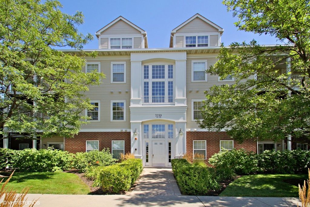 3299 Stratford Court 2A, Lake Bluff, IL 60044
