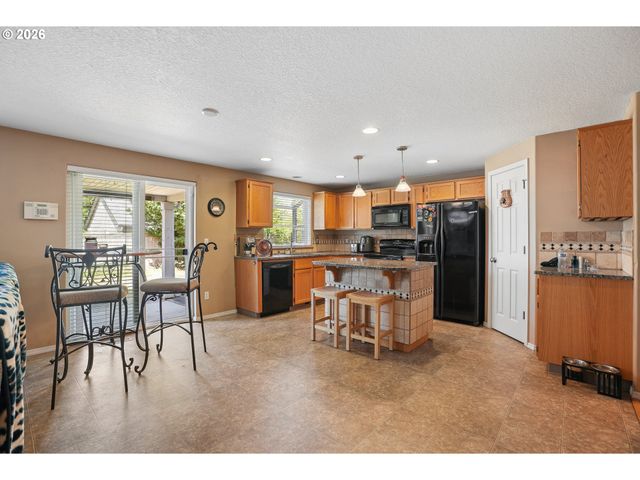 228 E 17TH Pl, La Center, WA 98629