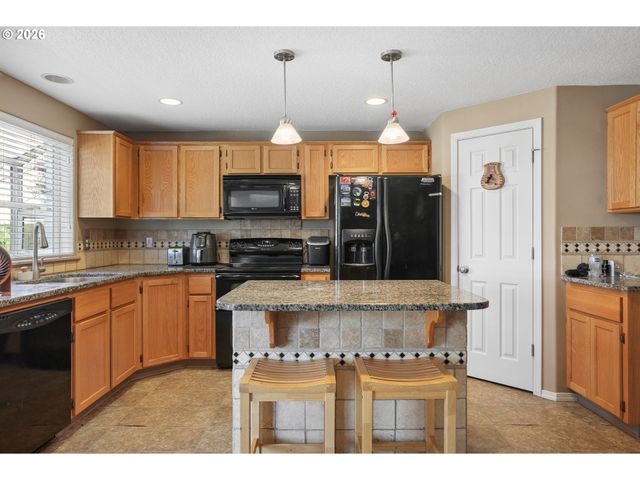 228 E 17TH Pl, La Center, WA 98629