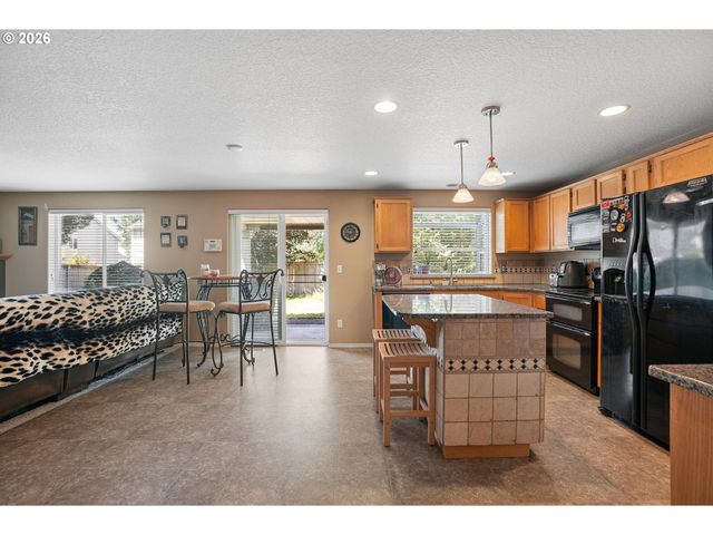 228 E 17TH Pl, La Center, WA 98629